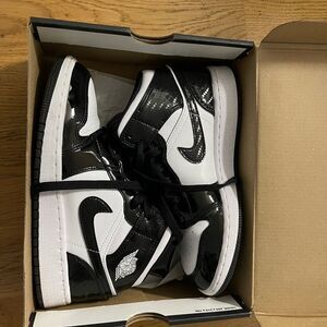 Jordan 1 Mid SE Carbon Fiber
